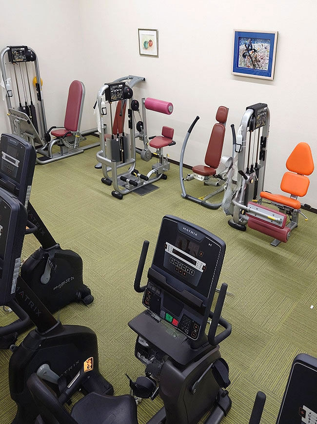 フィットネスデイサービス・丸亀 運動機能に特化したマシン